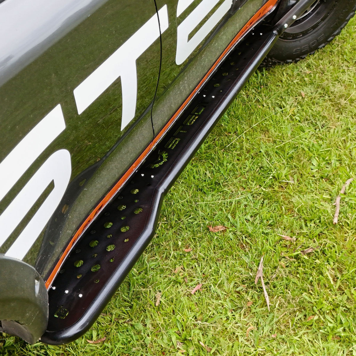 Raslarr Revolution Rock Sliders & Side Steps with laser cutting to suit the Stedi 200 Series Toyota Landcruiser 4