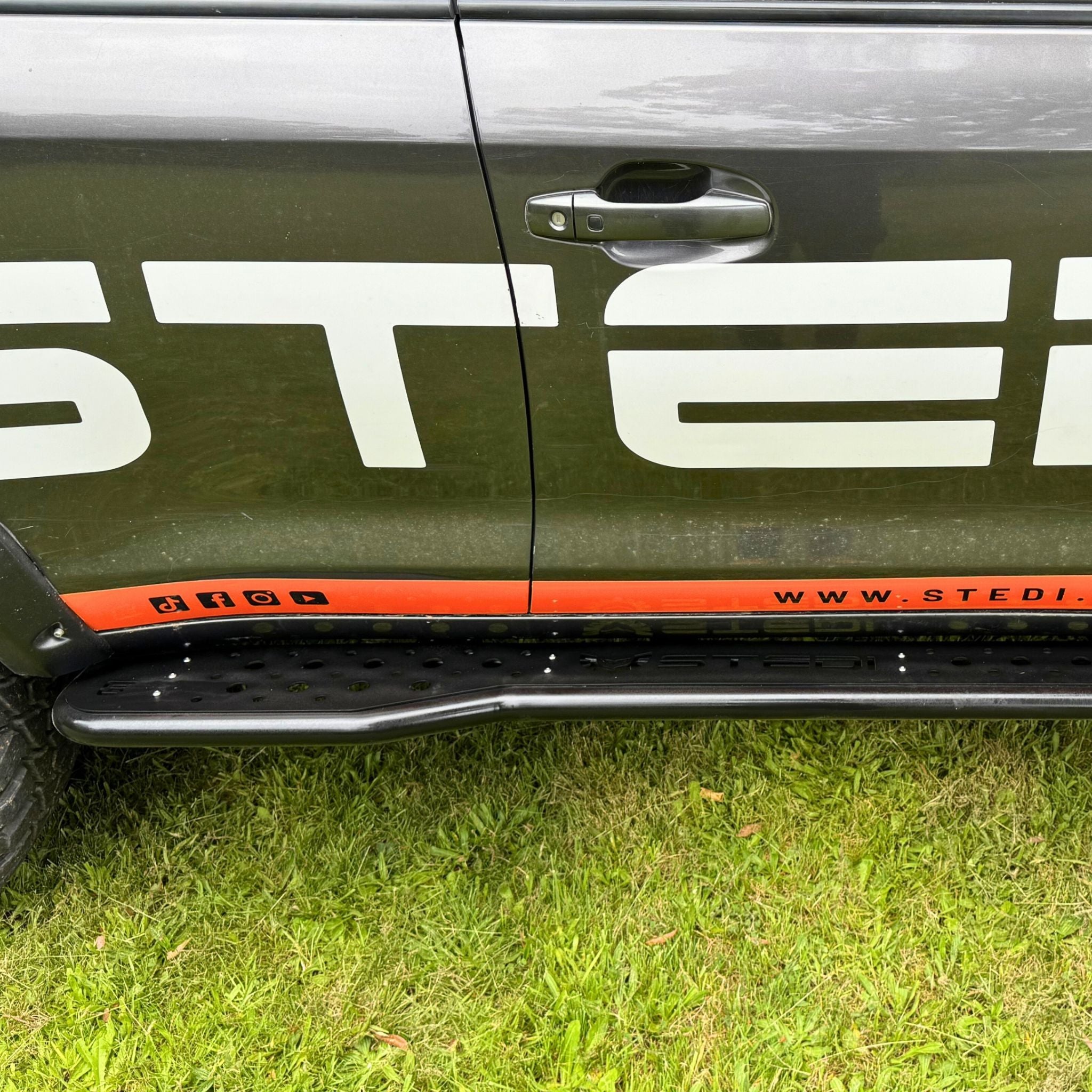 Raslarr Revolution Rock Sliders & Side Steps with laser cutting to suit the Stedi 200 Series Toyota Landcruiser 6