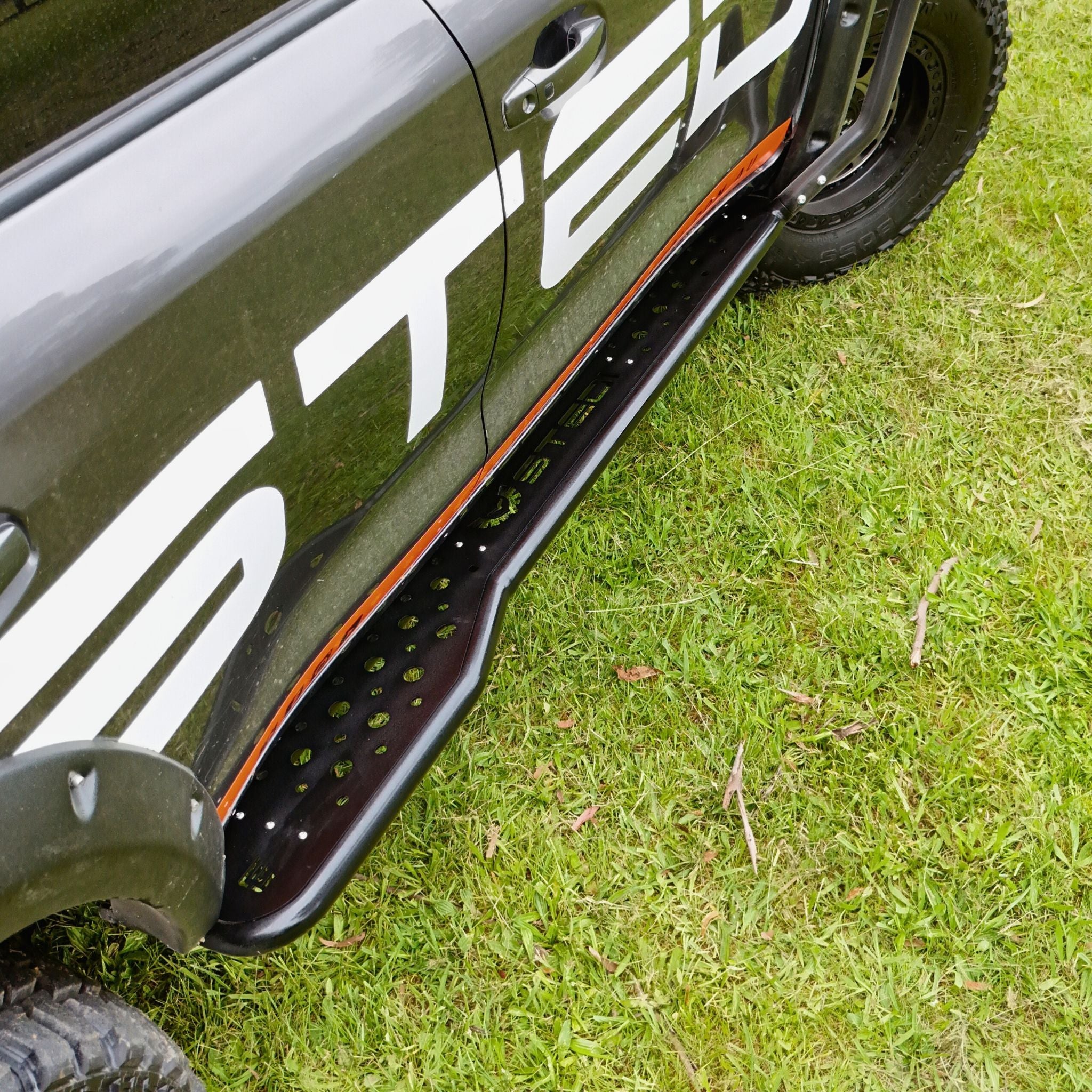 Raslarr Revolution Rock Sliders & Side Steps with laser cutting to suit the Stedi 200 Series Toyota Landcruiser with side rails scrub bars