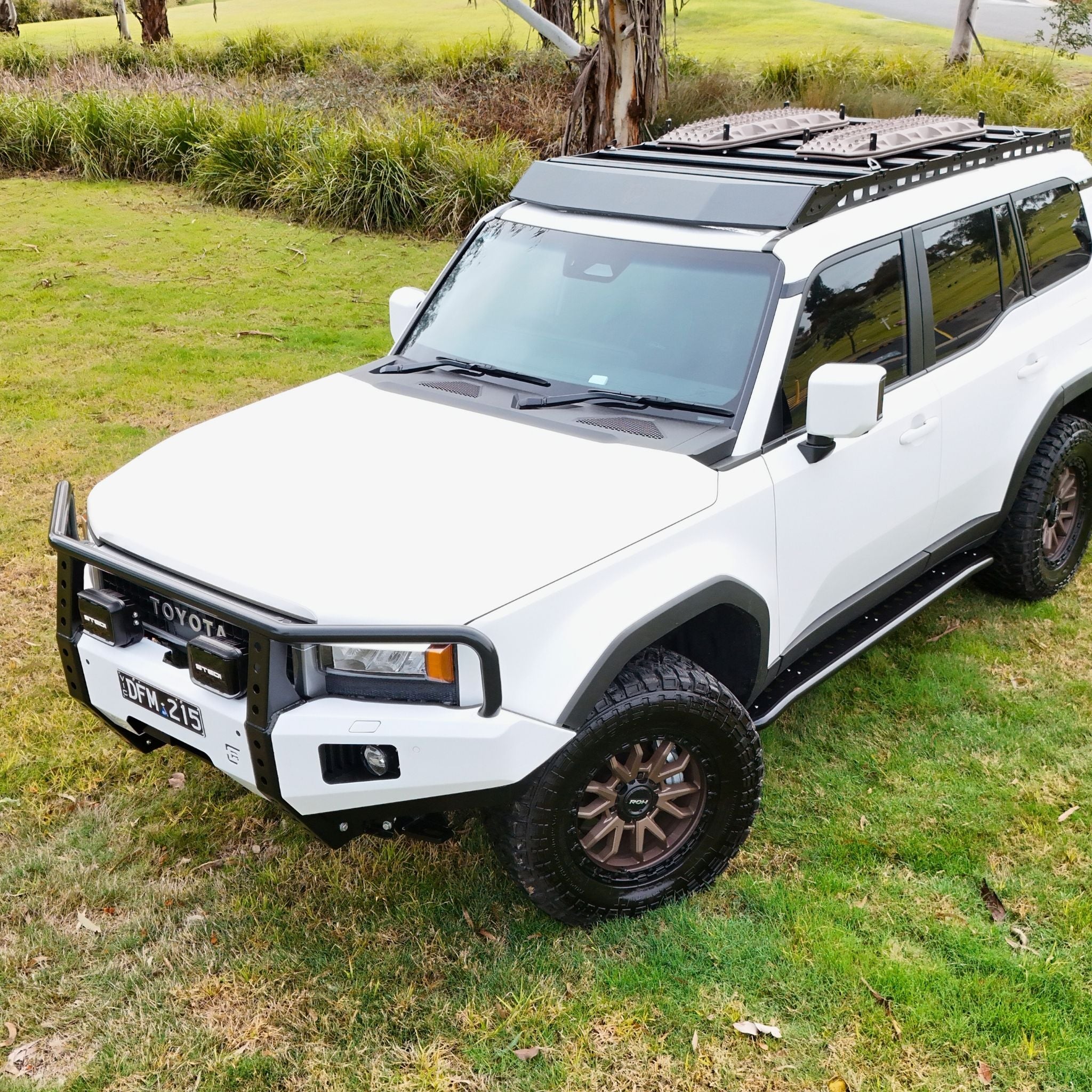 This is an image of the new Raslarr Dallas Bull Bar Toyota Landcruiser Prado 250 Series White Black full car image