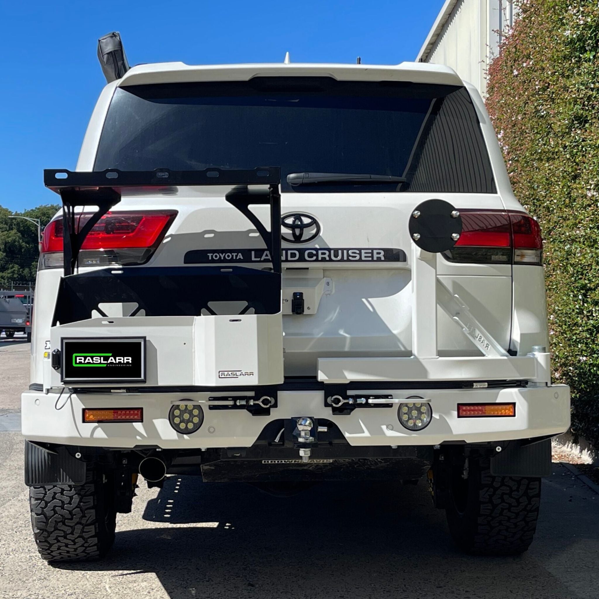 300 Series Toyota Landcruiser Rear Bar | Raslarr